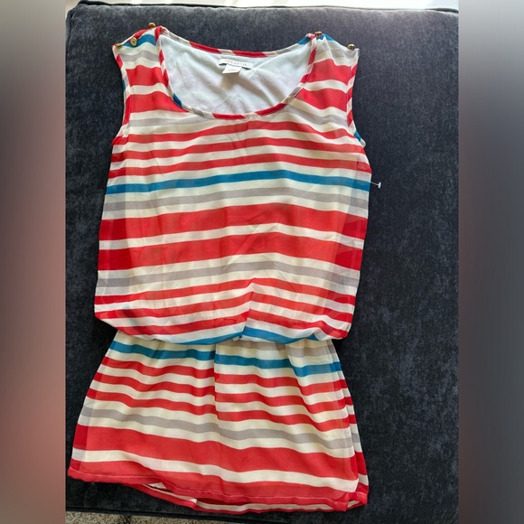 Bundle of women’s XS Express and Guess shirts - Picture 6 of 9